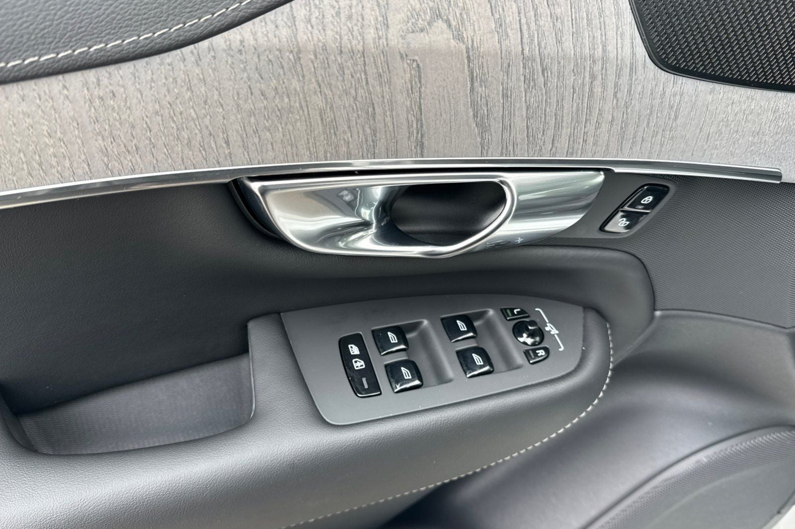 2025 Volvo XC90 Plug-In Hybrid T8 Ultra 6 Passenger