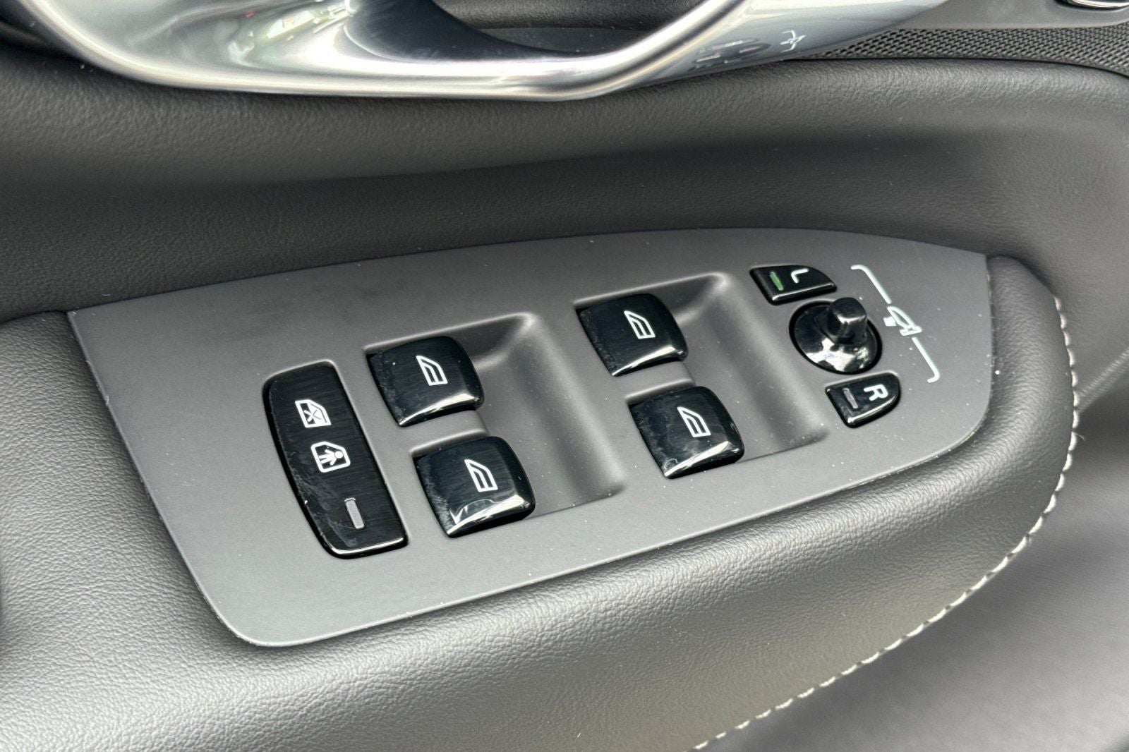 2025 Volvo XC90 Plug-In Hybrid T8 Ultra 6 Passenger