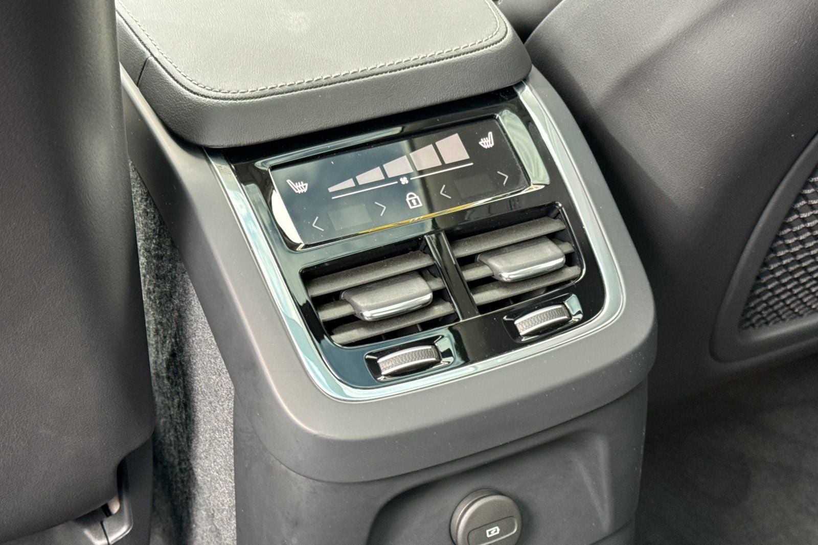 2025 Volvo XC90 Plug-In Hybrid T8 Ultra 6 Passenger