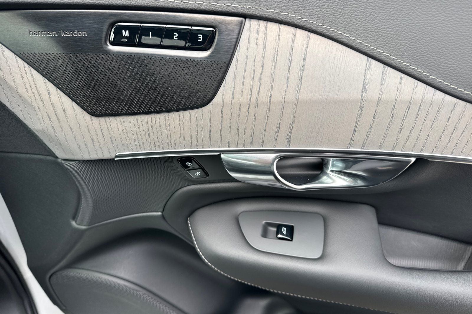 2025 Volvo XC90 Plug-In Hybrid T8 Ultra 6 Passenger