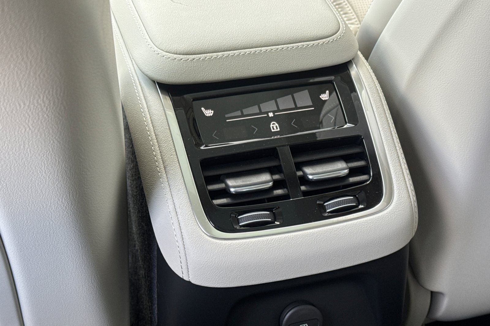 2026 Volvo XC90 Plug-In Hybrid T8 Ultra 6 Passenger