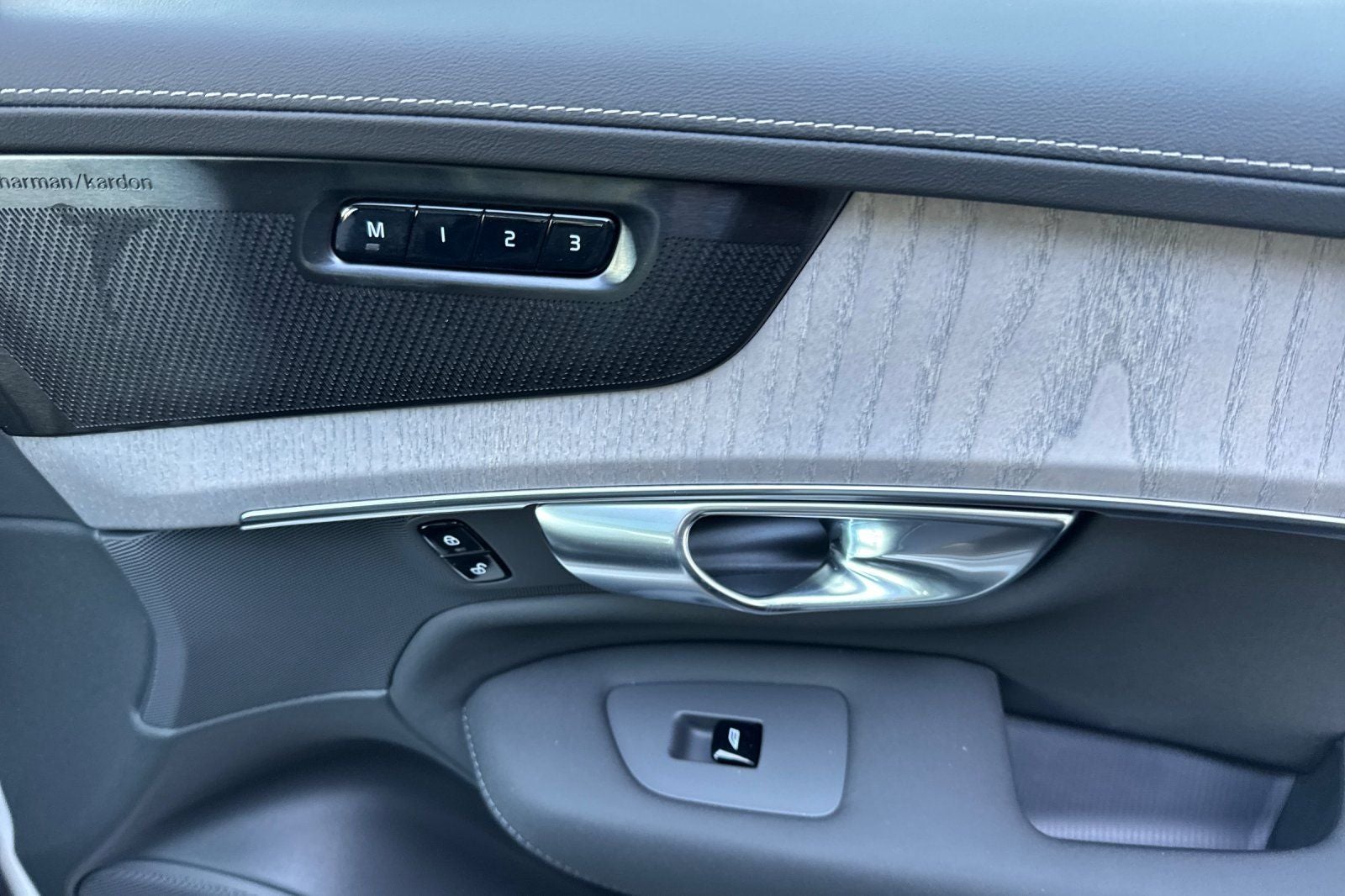 2026 Volvo XC90 Plug-In Hybrid T8 Ultra