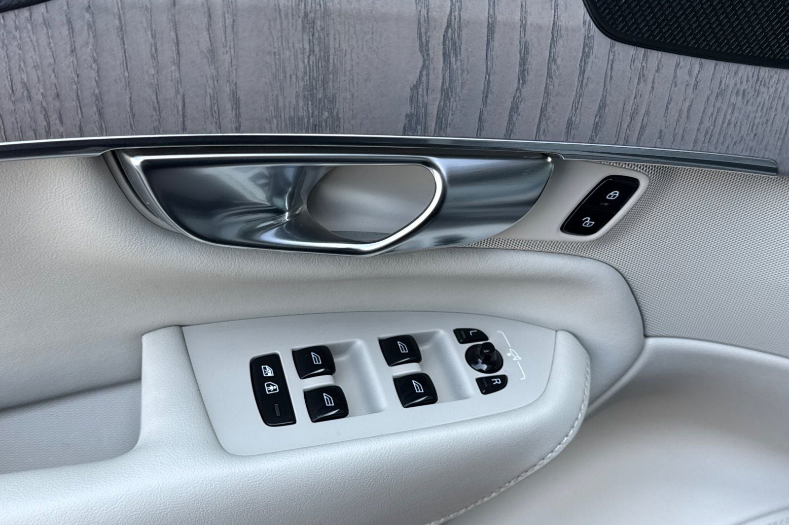 2024 Volvo XC90 Recharge Plug-In Hybrid T8 Plus 6 Passenger