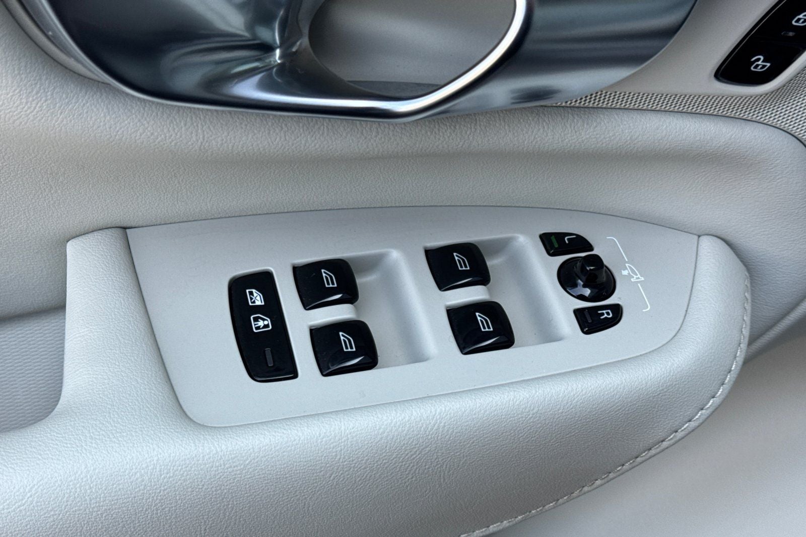 2024 Volvo XC90 Recharge Plug-In Hybrid T8 Plus 6 Passenger