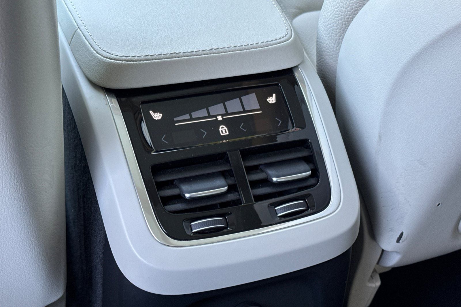 2024 Volvo XC90 Recharge Plug-In Hybrid T8 Plus 6 Passenger