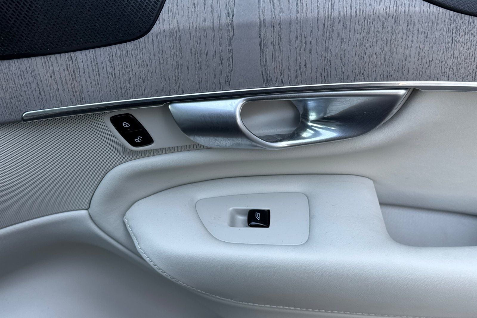 2024 Volvo XC90 Recharge Plug-In Hybrid T8 Plus 6 Passenger