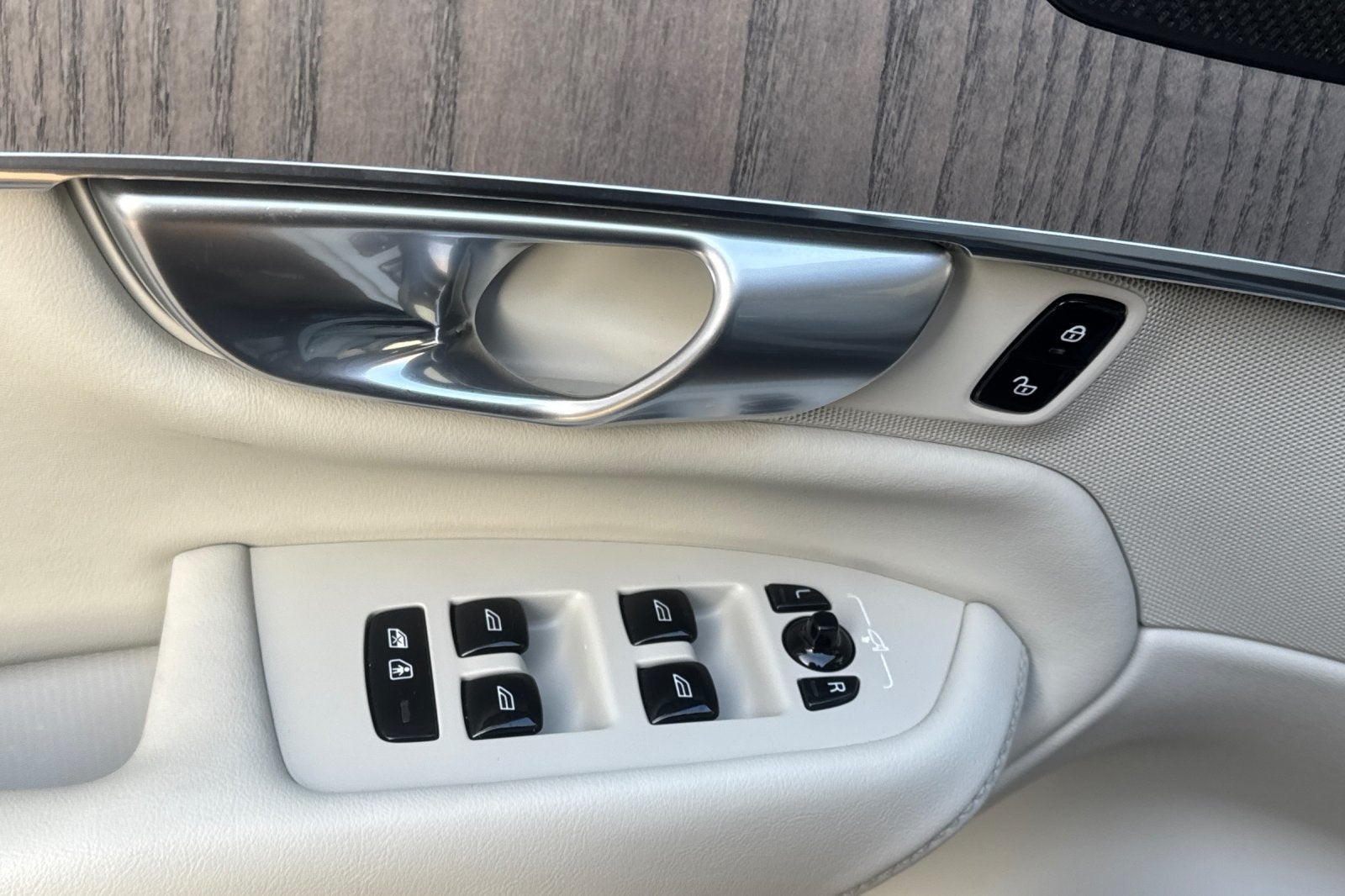 2024 Volvo XC90 Recharge Plug-In Hybrid T8 Plus 6 Passenger