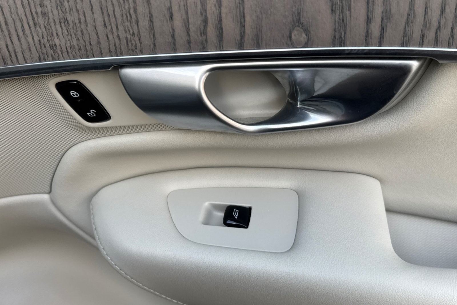 2024 Volvo XC90 Recharge Plug-In Hybrid T8 Plus 6 Passenger