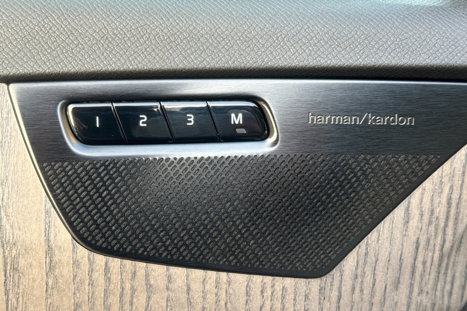 2024 Volvo XC90 Recharge Plug-In Hybrid T8 Plus 6 Passenger