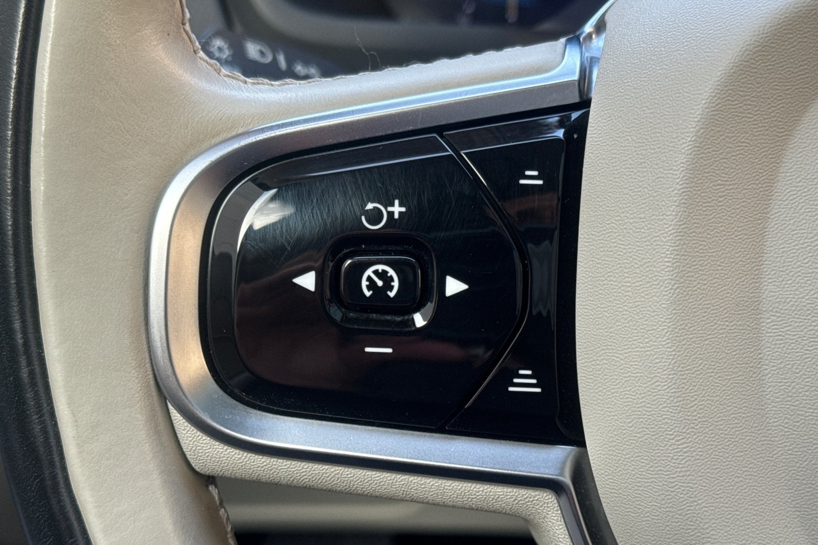 2024 Volvo XC90 Recharge Plug-In Hybrid T8 Plus 6 Passenger