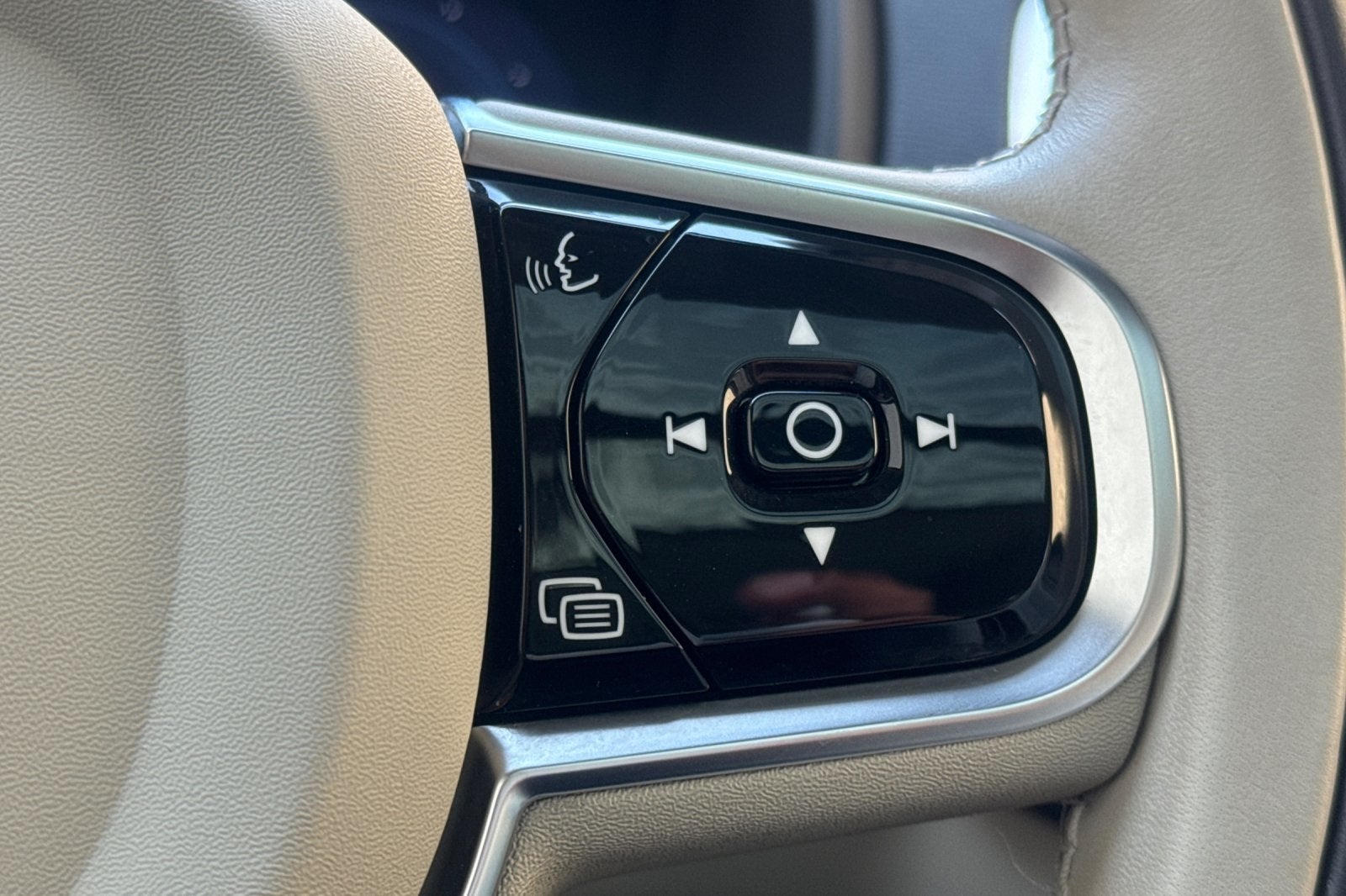 2024 Volvo XC90 Recharge Plug-In Hybrid T8 Plus 6 Passenger