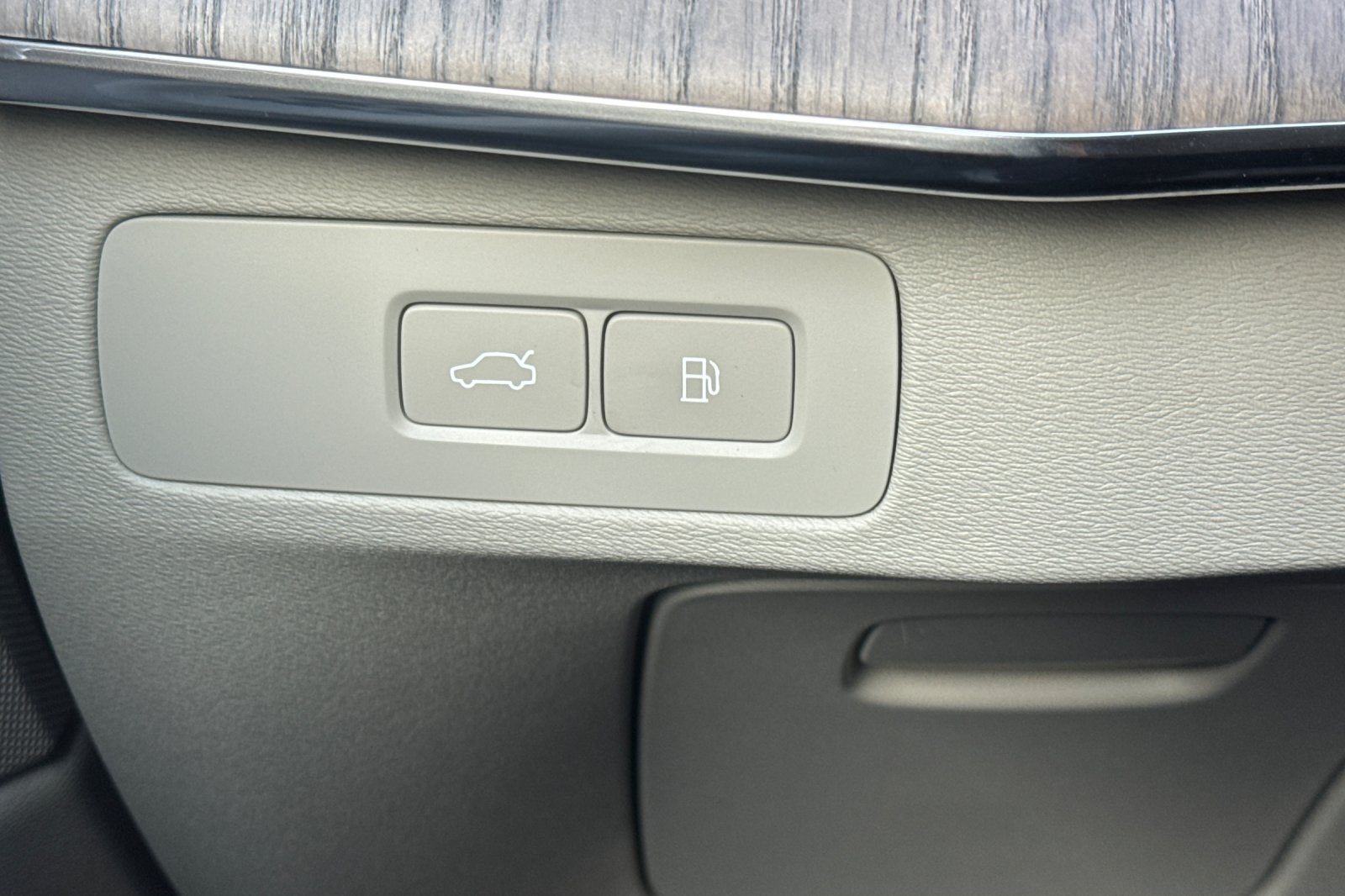 2024 Volvo XC90 Recharge Plug-In Hybrid T8 Plus 6 Passenger