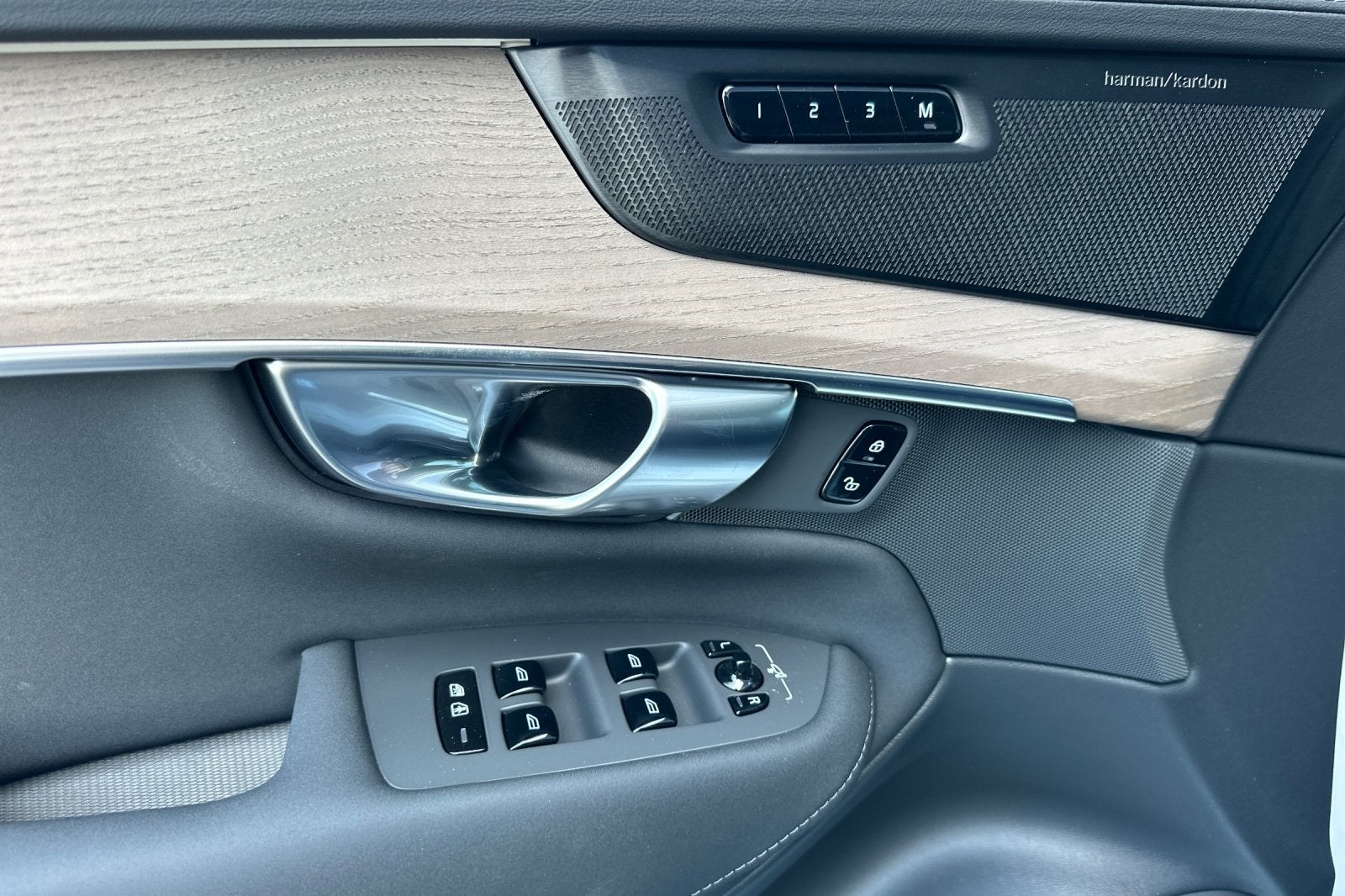 2025 Volvo XC90 Plug-In Hybrid T8 Plus 7 Passenger 2025.5