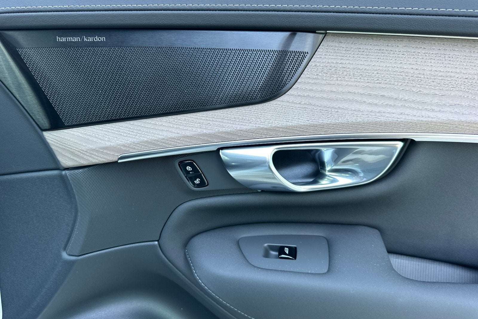 2025 Volvo XC90 Plug-In Hybrid T8 Plus 7 Passenger 2025.5