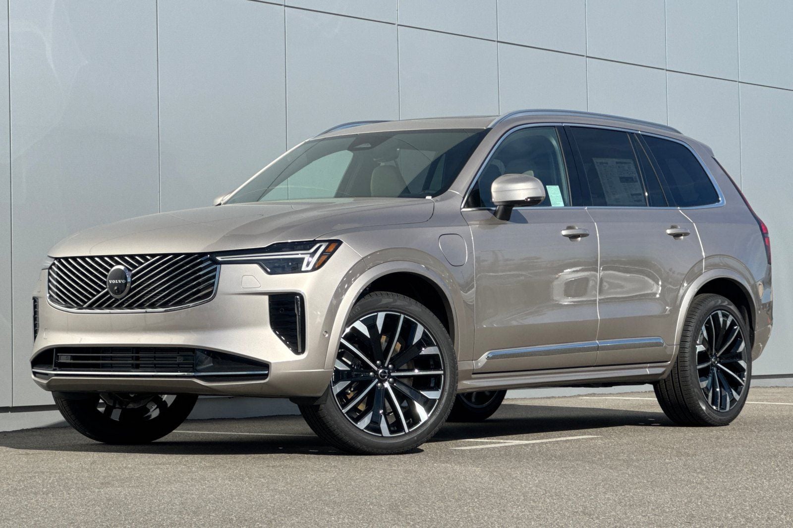 2026 Volvo XC90 Plug-In Hybrid T8 Plus 7 Passenger