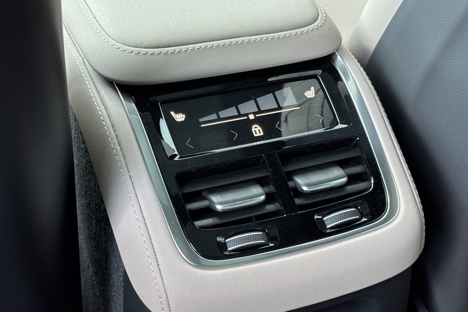 2026 Volvo XC90 Plug-In Hybrid T8 Plus 7 Passenger