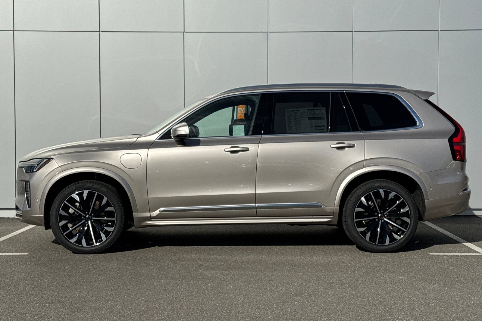 2026 Volvo XC90 Plug-In Hybrid T8 Plus 7 Passenger