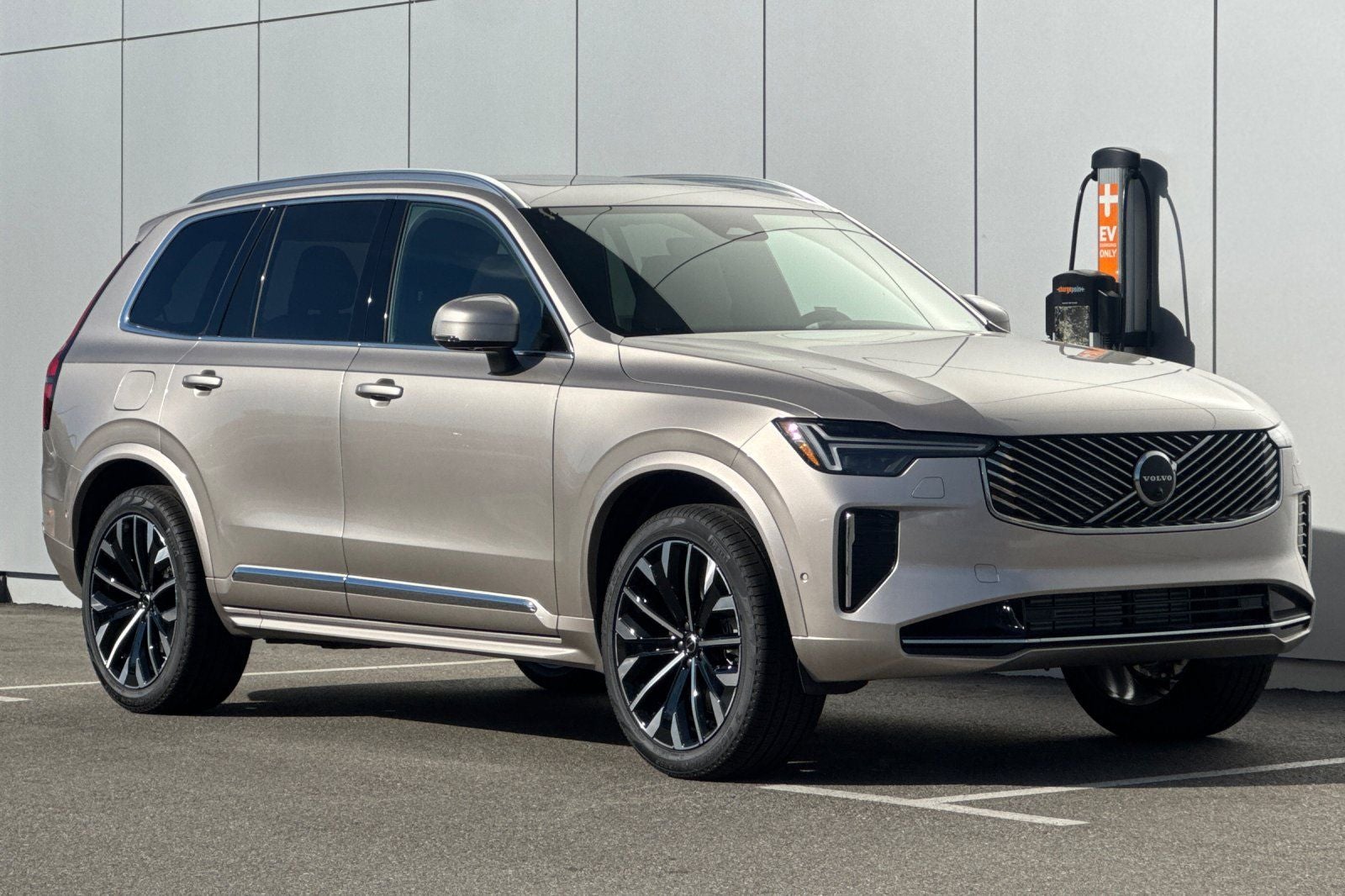 2026 Volvo XC90 Plug-In Hybrid T8 Plus 7 Passenger