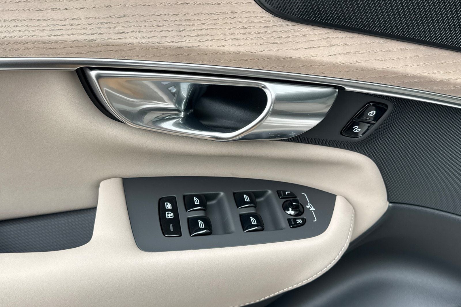 2026 Volvo XC90 Plug-In Hybrid T8 Plus 7 Passenger