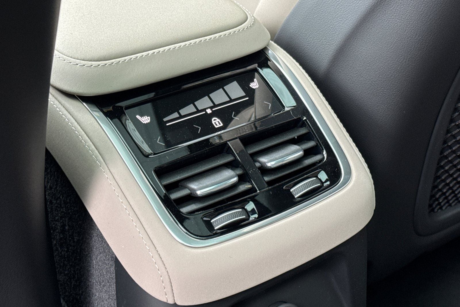2026 Volvo XC90 Plug-In Hybrid T8 Plus 7 Passenger