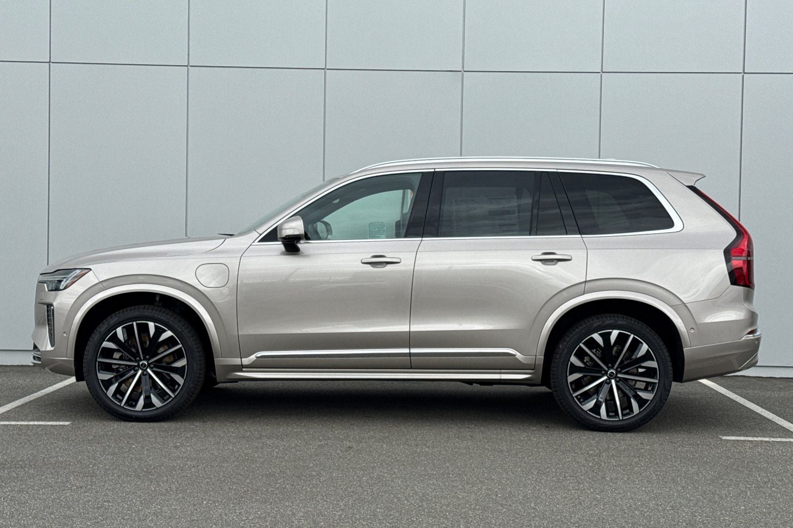 2026 Volvo XC90 Plug-In Hybrid T8 Plus 7 Passenger