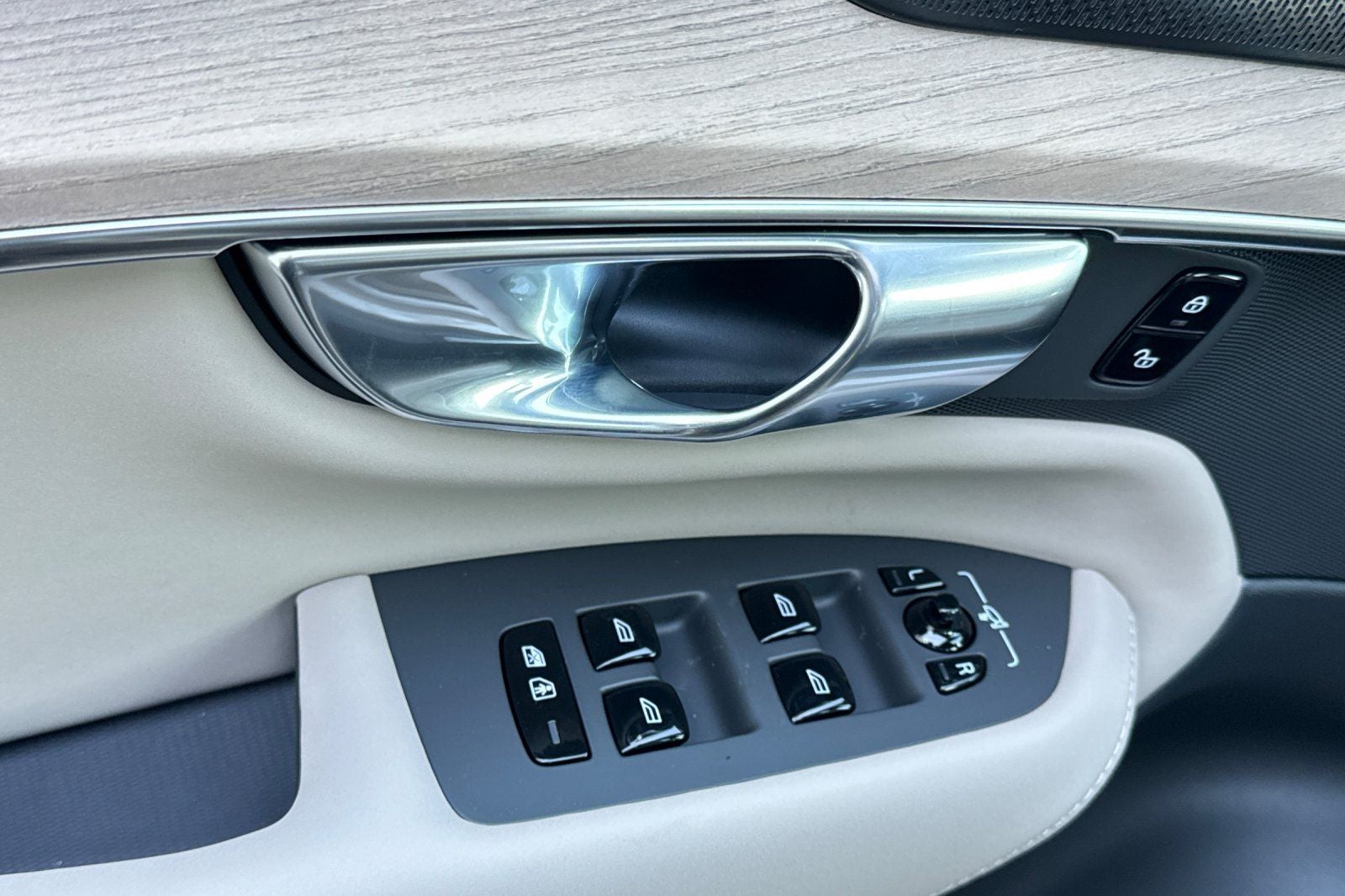 2026 Volvo XC90 Plug-In Hybrid T8 Plus 7 Passenger