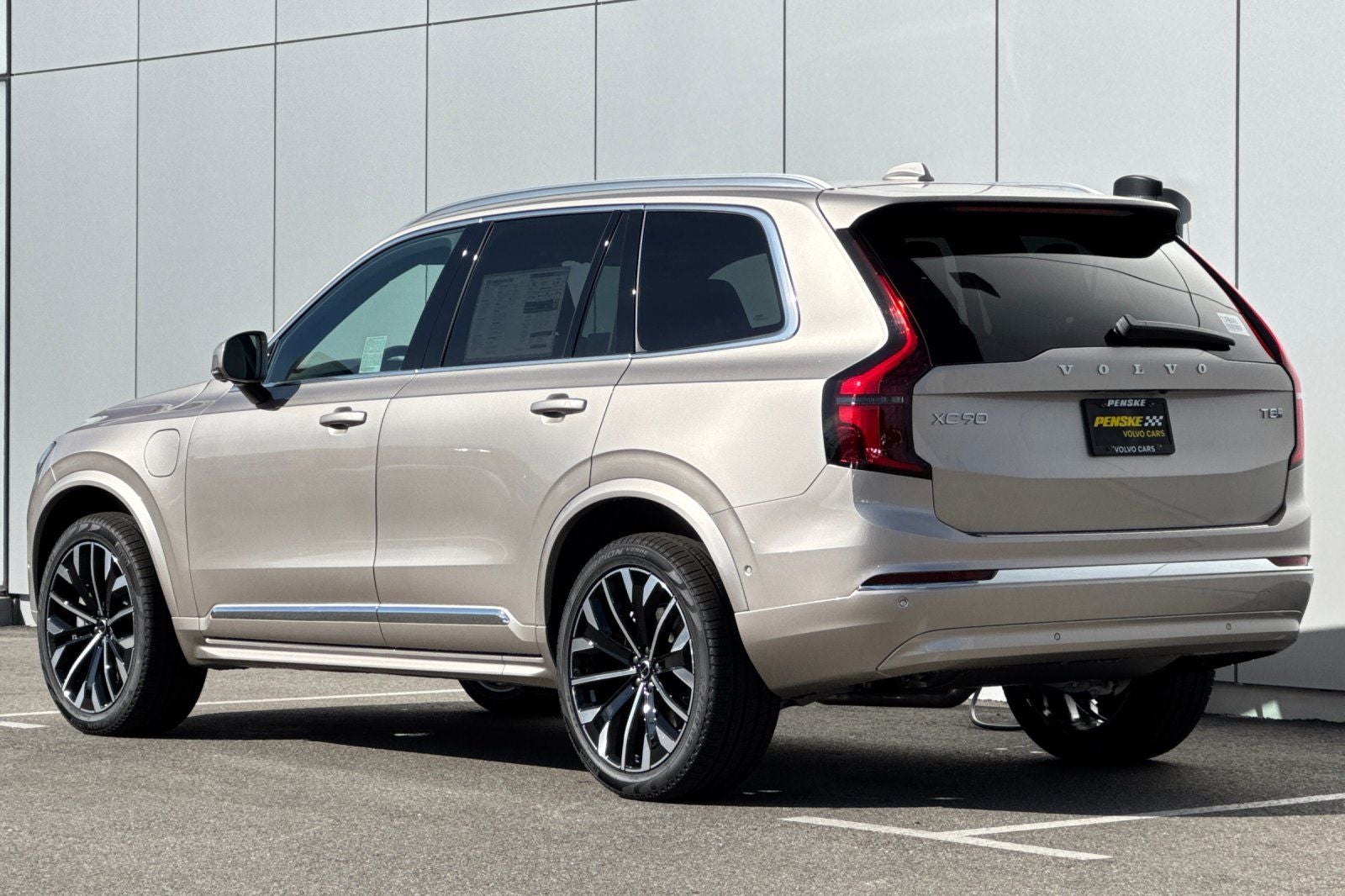 2026 Volvo XC90 Plug-In Hybrid T8 Plus 7 Passenger