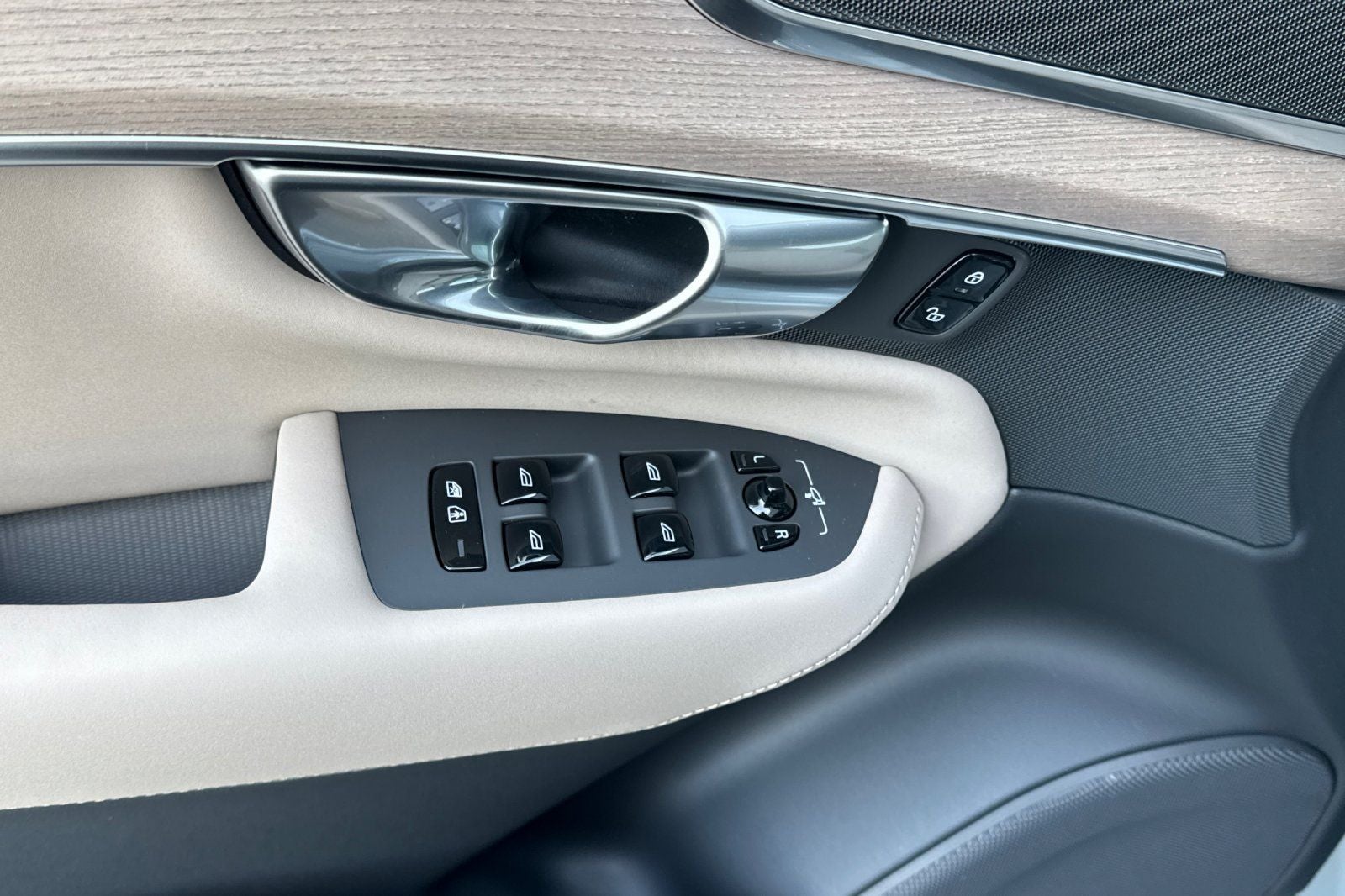 2026 Volvo XC90 Plug-In Hybrid T8 Plus 7 Passenger
