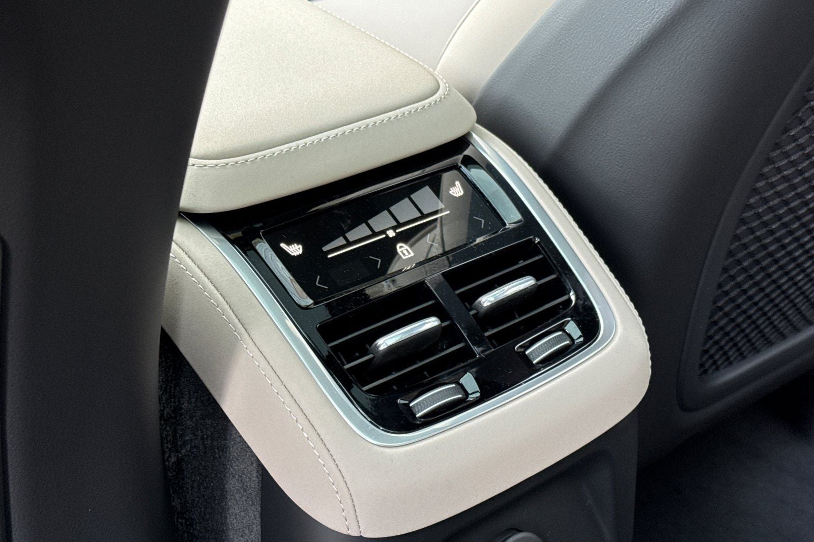 2026 Volvo XC90 Plug-In Hybrid T8 Plus 7 Passenger