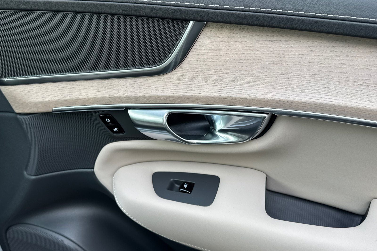 2026 Volvo XC90 Plug-In Hybrid T8 Plus 7 Passenger