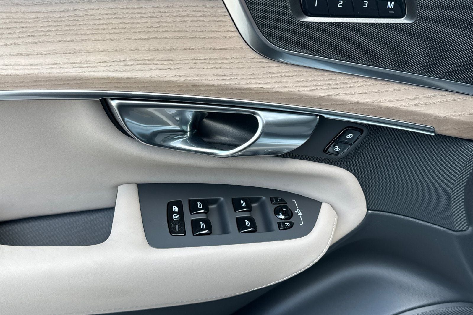 2026 Volvo XC90 Plug-In Hybrid T8 Plus 7 Passenger