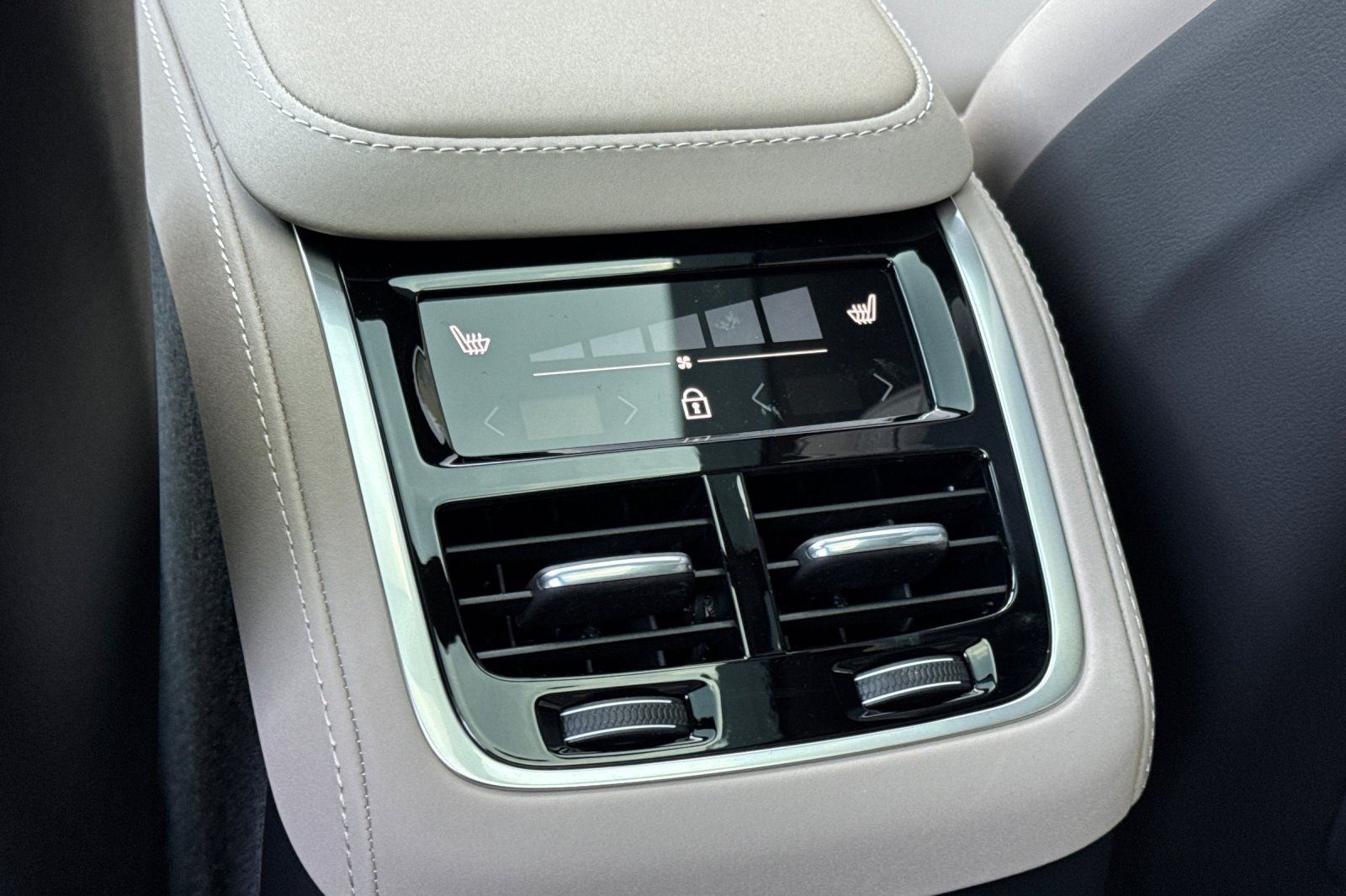 2026 Volvo XC90 Plug-In Hybrid T8 Plus 7 Passenger
