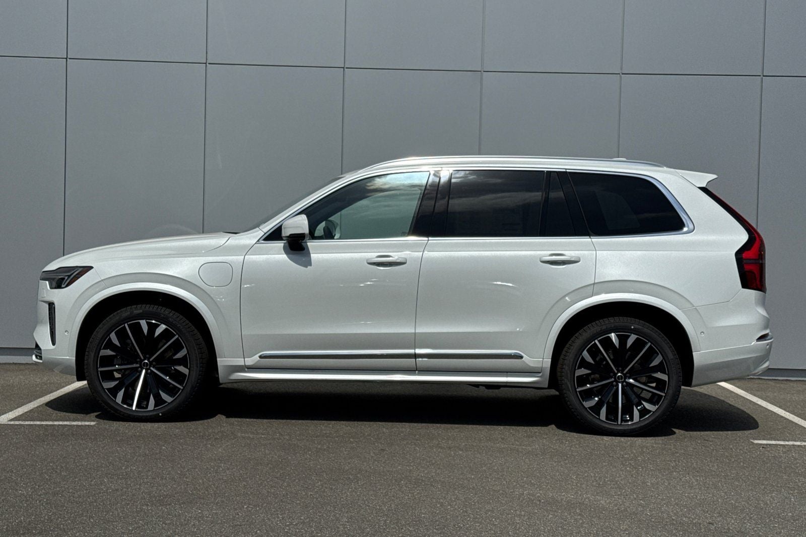 2026 Volvo XC90 Plug-In Hybrid T8 Plus 7 Passenger