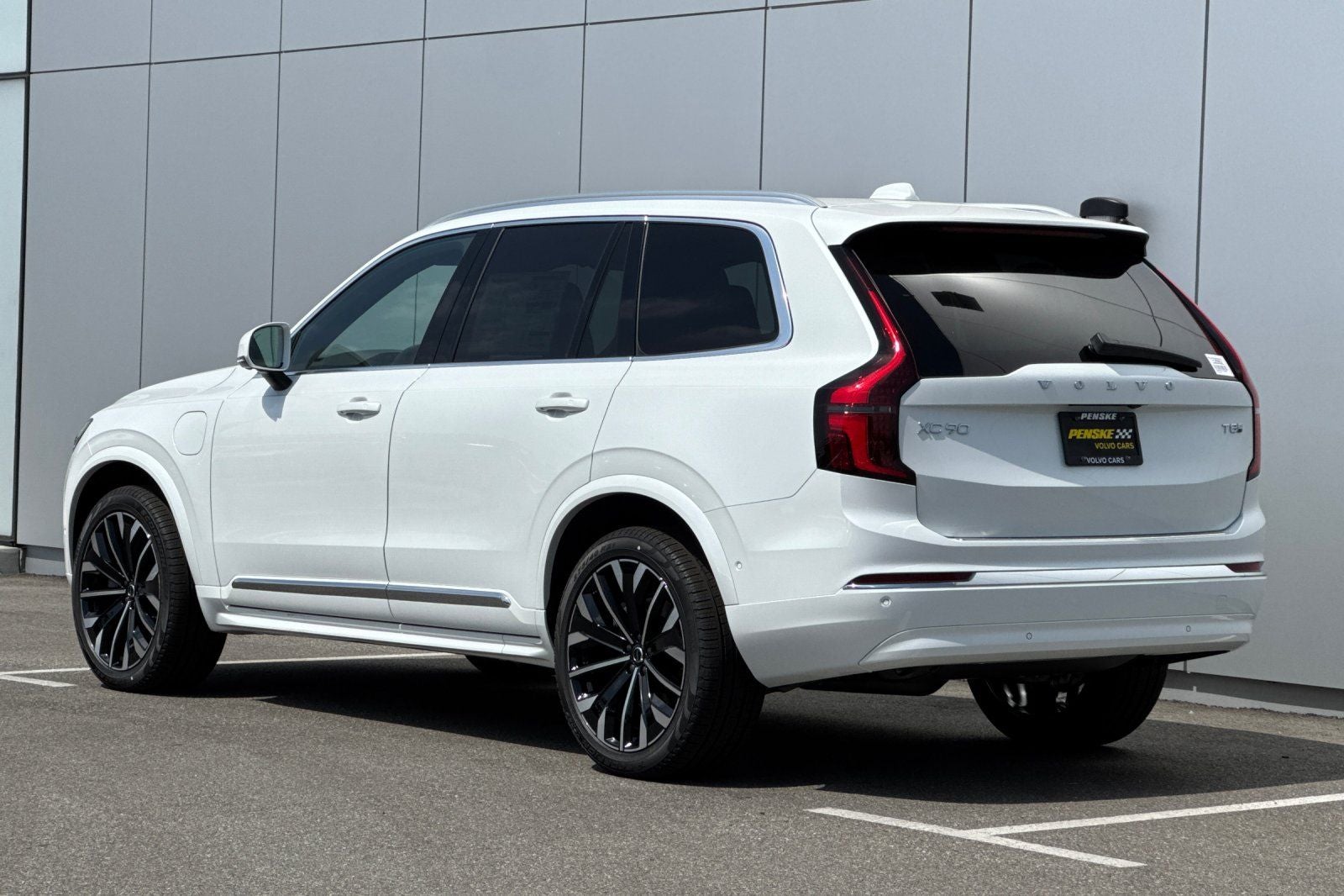 2026 Volvo XC90 Plug-In Hybrid T8 Plus 7 Passenger