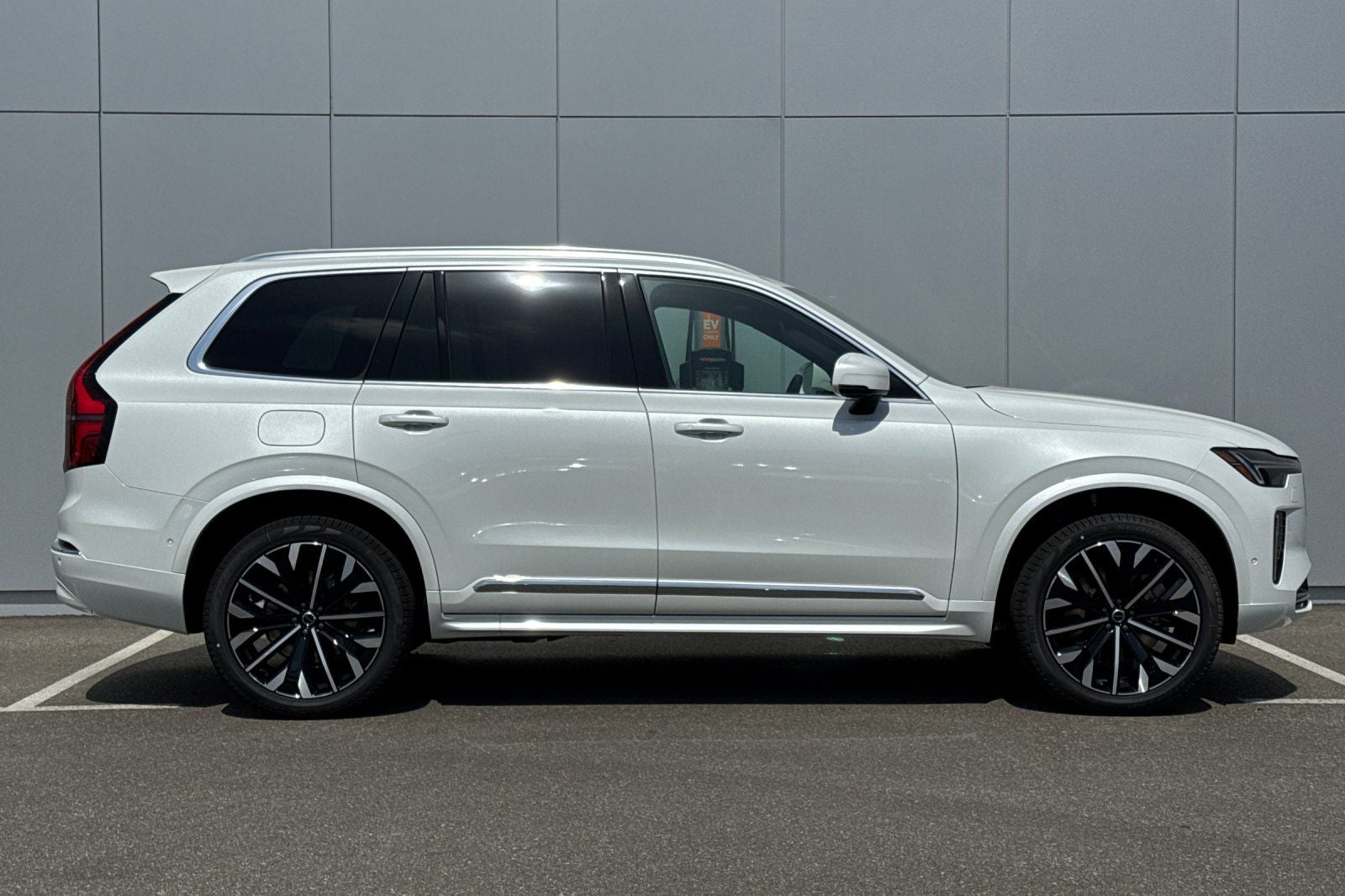 2026 Volvo XC90 Plug-In Hybrid T8 Plus 7 Passenger