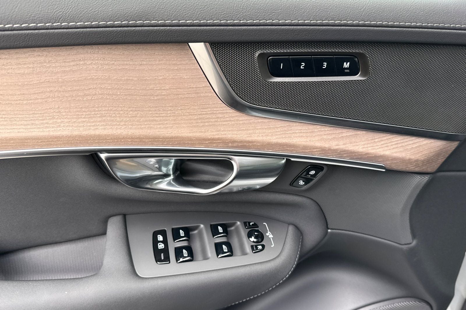 2026 Volvo XC90 Plug-In Hybrid T8 Plus 7 Passenger