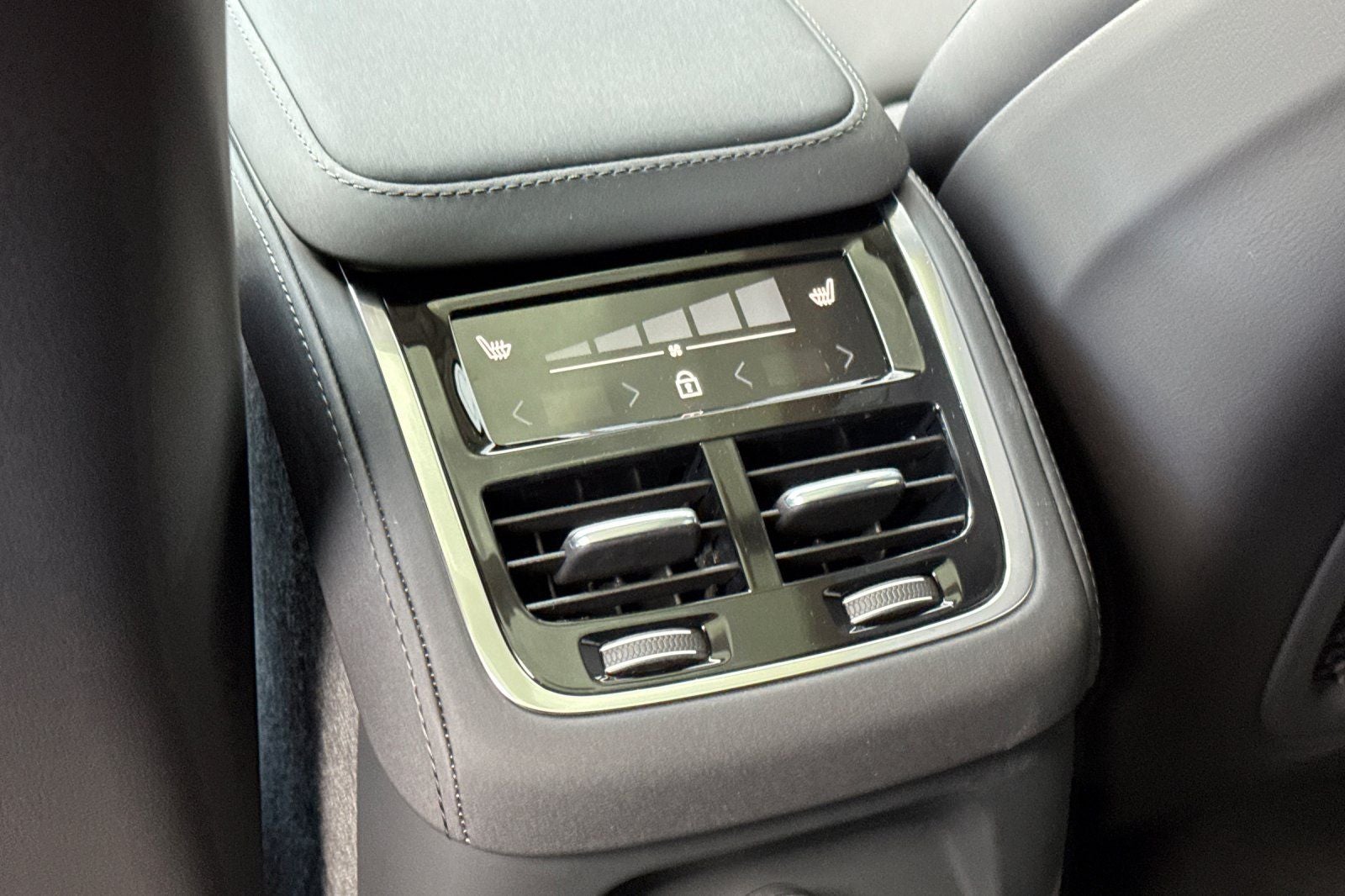 2026 Volvo XC90 Plug-In Hybrid T8 Plus 7 Passenger