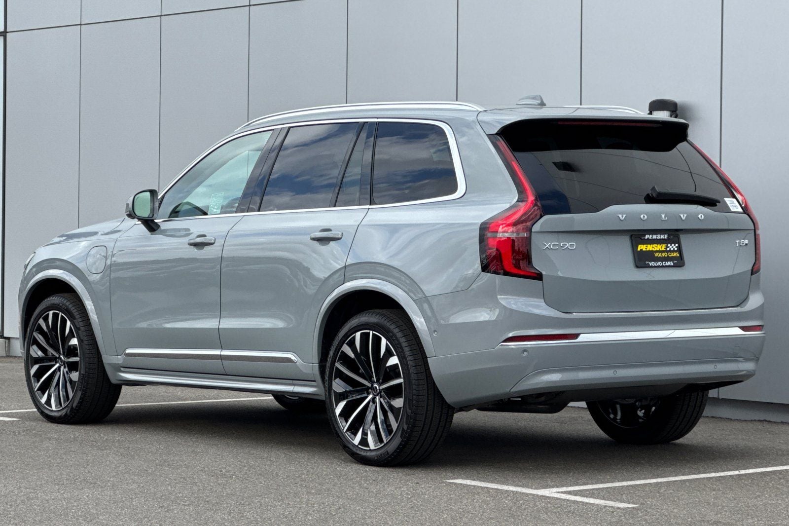 2026 Volvo XC90 Plug-In Hybrid T8 Plus 7 Passenger