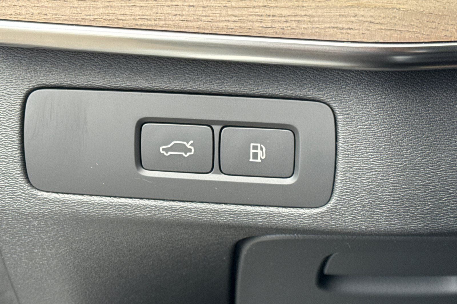 2026 Volvo XC90 Plug-In Hybrid T8 Plus 7 Passenger