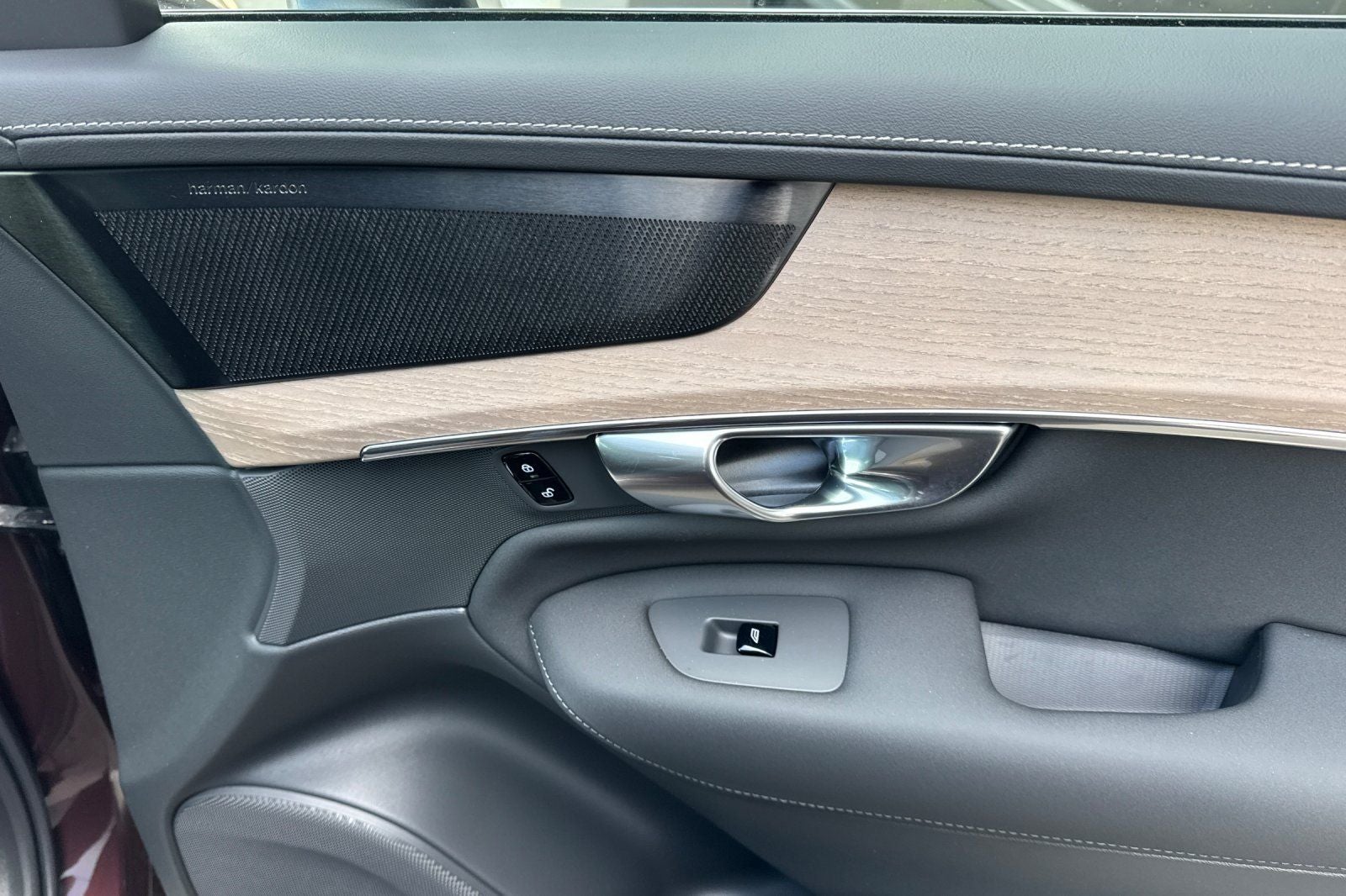 2026 Volvo XC90 Plug-In Hybrid T8 Plus 7 Passenger