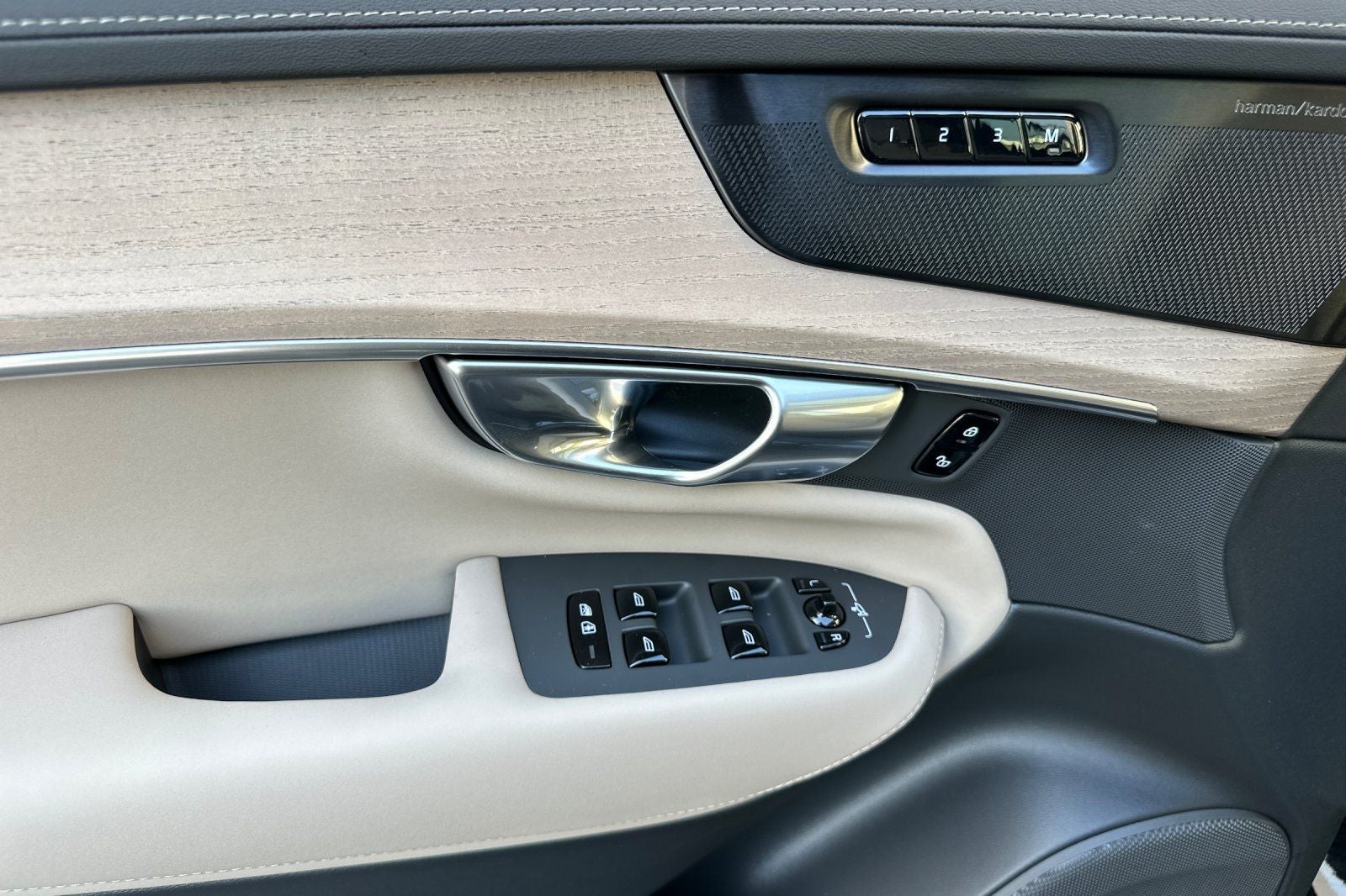 2026 Volvo XC90 Plug-In Hybrid T8 Plus 7 Passenger