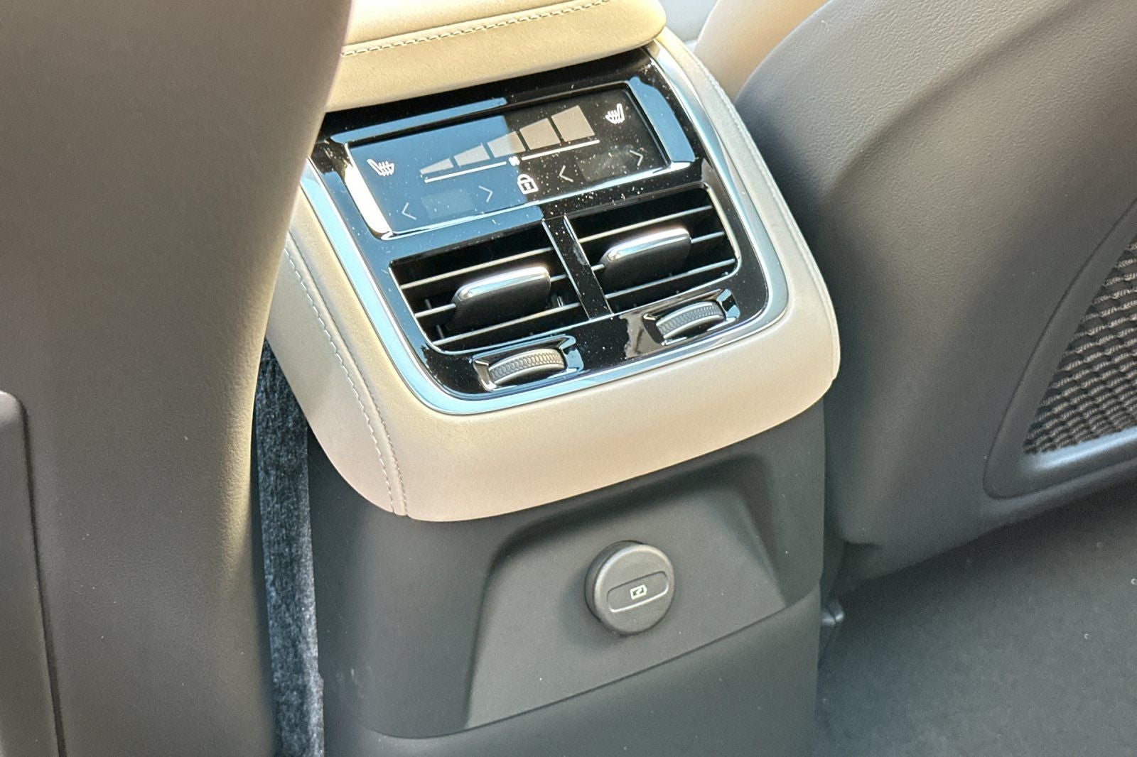 2026 Volvo XC90 Plug-In Hybrid T8 Plus 7 Passenger