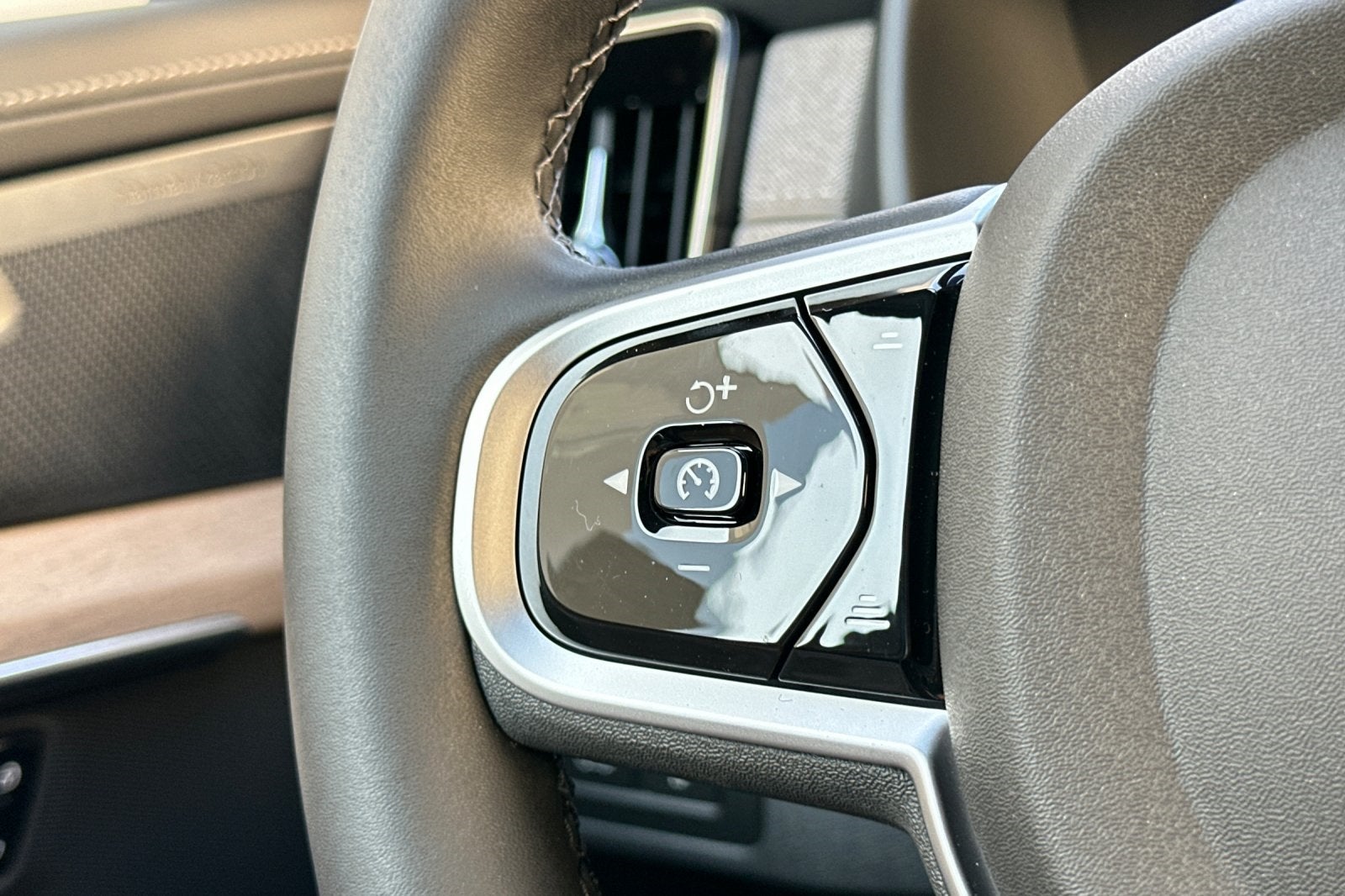 2026 Volvo XC90 Plug-In Hybrid T8 Plus 7 Passenger