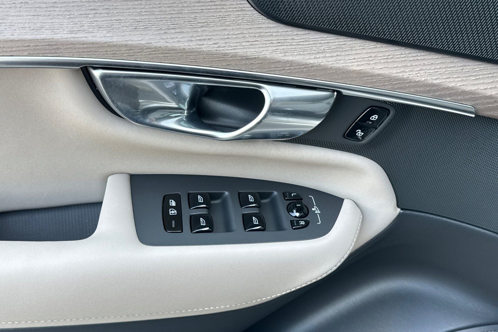 2026 Volvo XC90 Plug-In Hybrid T8 Plus 7 Passenger