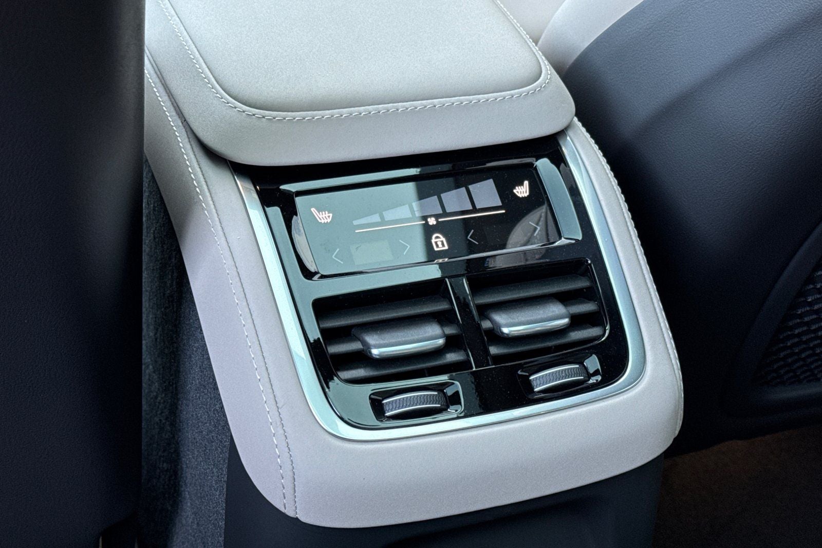 2026 Volvo XC90 Plug-In Hybrid T8 Plus 7 Passenger