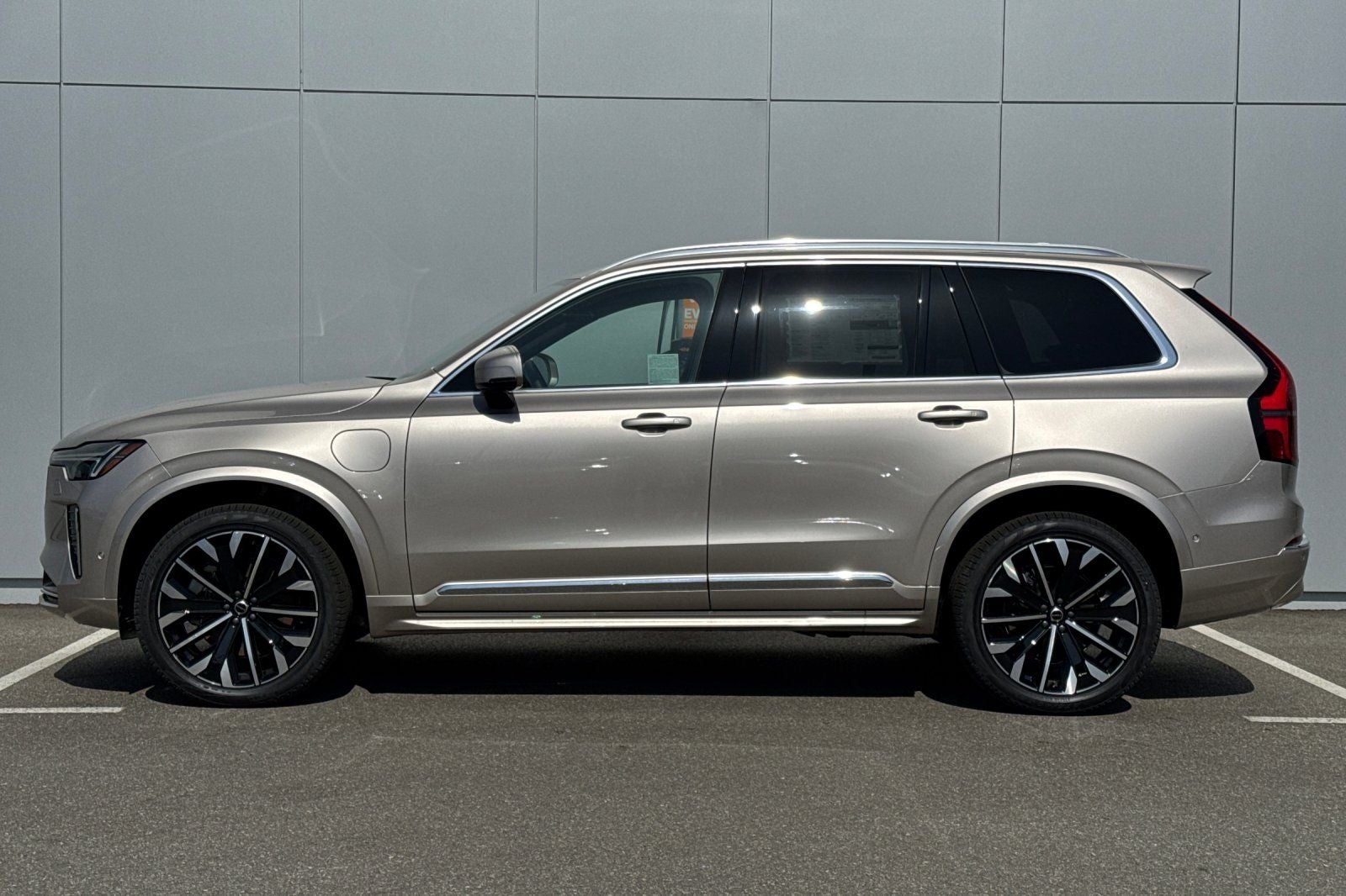 2026 Volvo XC90 Plug-In Hybrid T8 Plus 7 Passenger