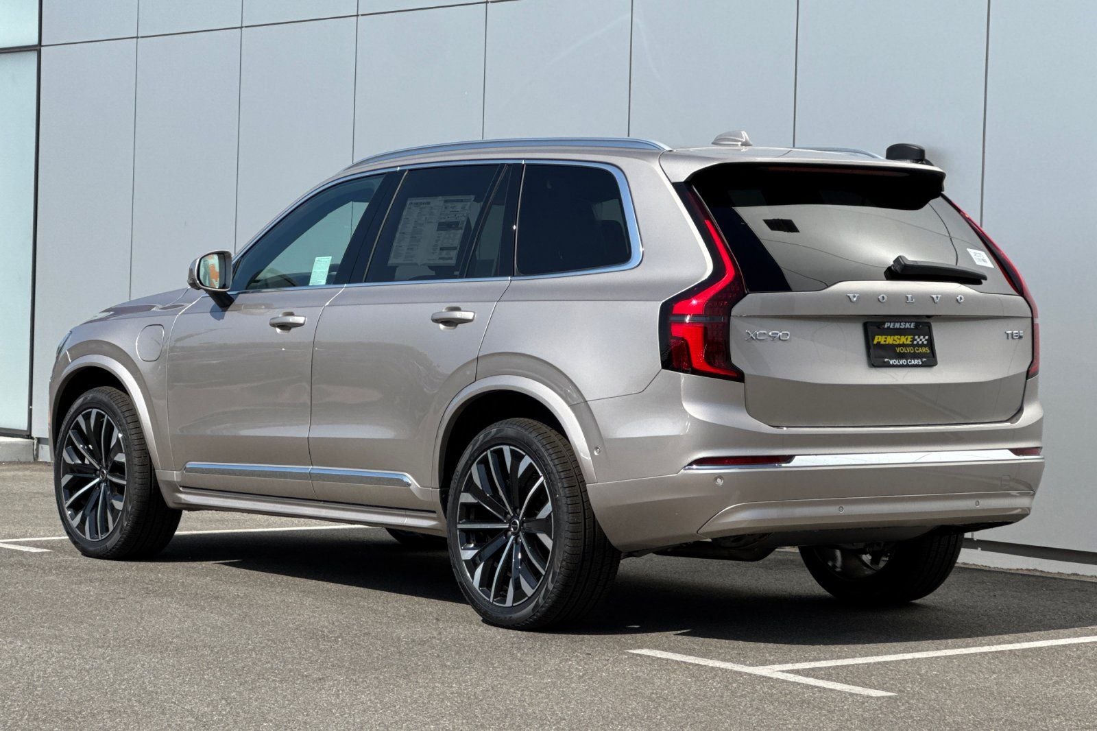 2026 Volvo XC90 Plug-In Hybrid T8 Plus 7 Passenger