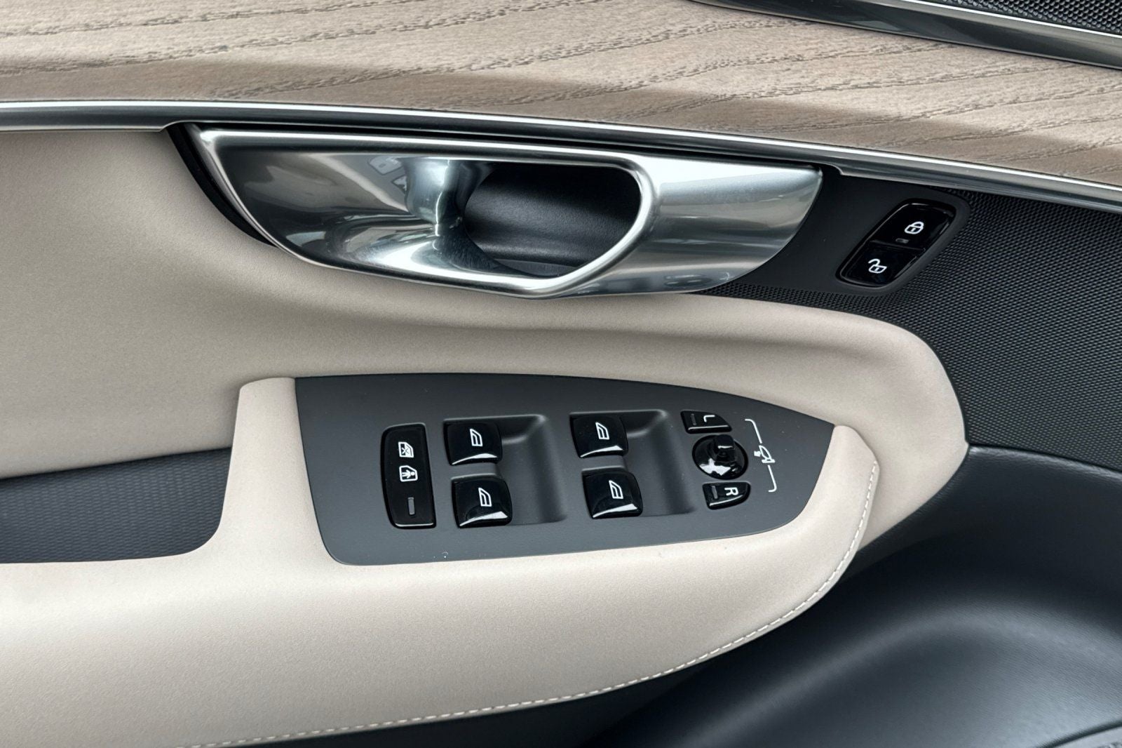 2026 Volvo XC90 Plug-In Hybrid T8 Plus 7 Passenger