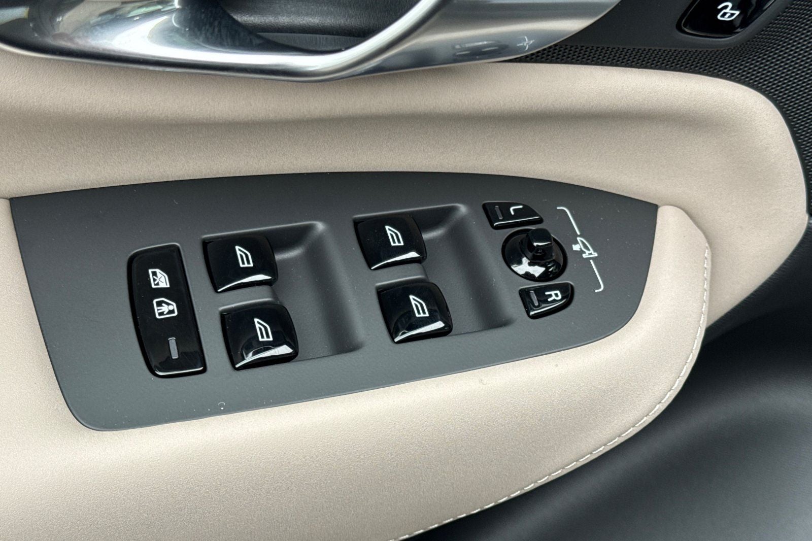2026 Volvo XC90 Plug-In Hybrid T8 Plus 7 Passenger
