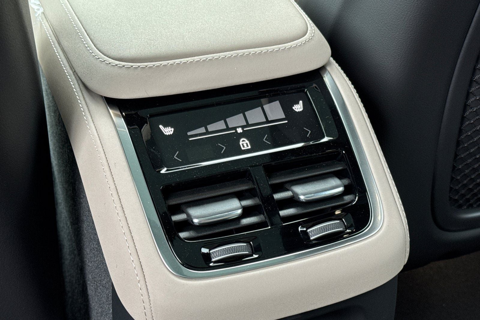 2026 Volvo XC90 Plug-In Hybrid T8 Plus 7 Passenger